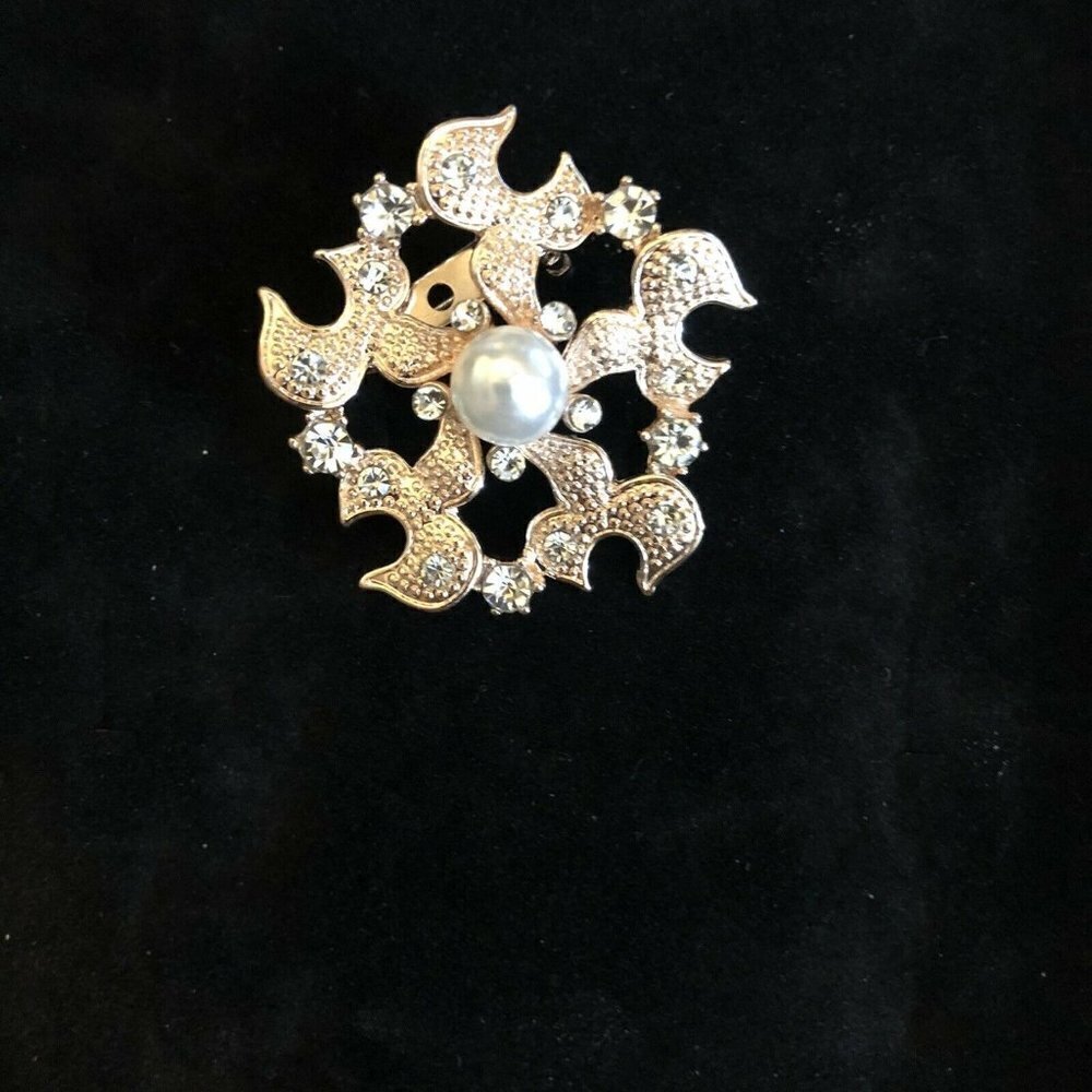 Vintage Style Brooch Antiqued Gold Tone Round Center Pearl Crystals